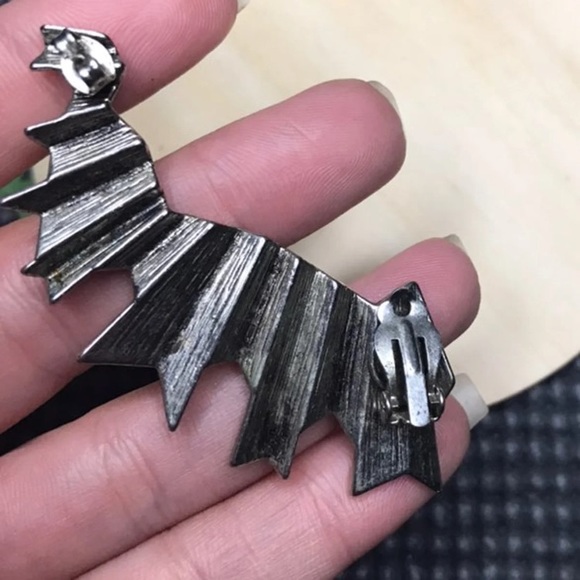 🗜 Metalware Ear Cuff 🗜 - Picture 4 of 8